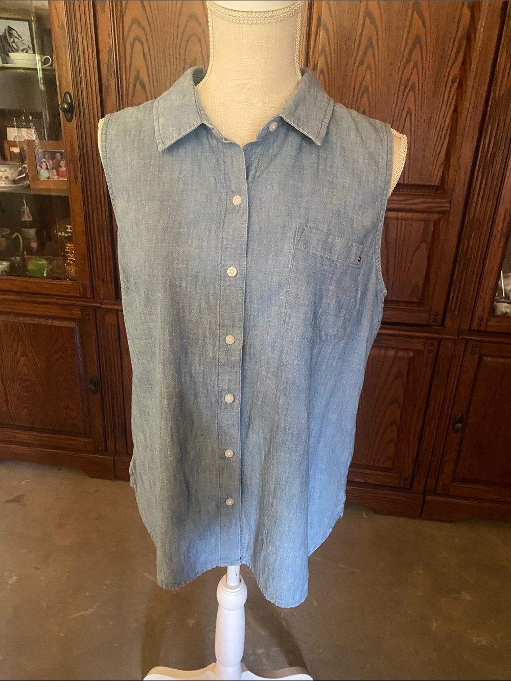 Tommy Hilfiger Light Blue Sleeveless Button-Down Shirt
